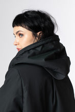 Laden Sie das Bild in den Galerie-Viewer, Steppjacke mit Kapuze von RAFFAUF / Load image into Gallery viewer, Steppjacke mit Kapuze von RAFFAUF