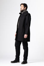 Laden Sie das Bild in den Galerie-Viewer, Sustainable luxury coat made of organic cotton / Load image into Gallery viewer, Sustainable luxury coat made of organic cotton
